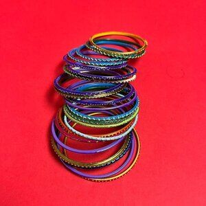 Vintage Y2K bangle set with a bunch of colors 💙🩷​​​​​​​
